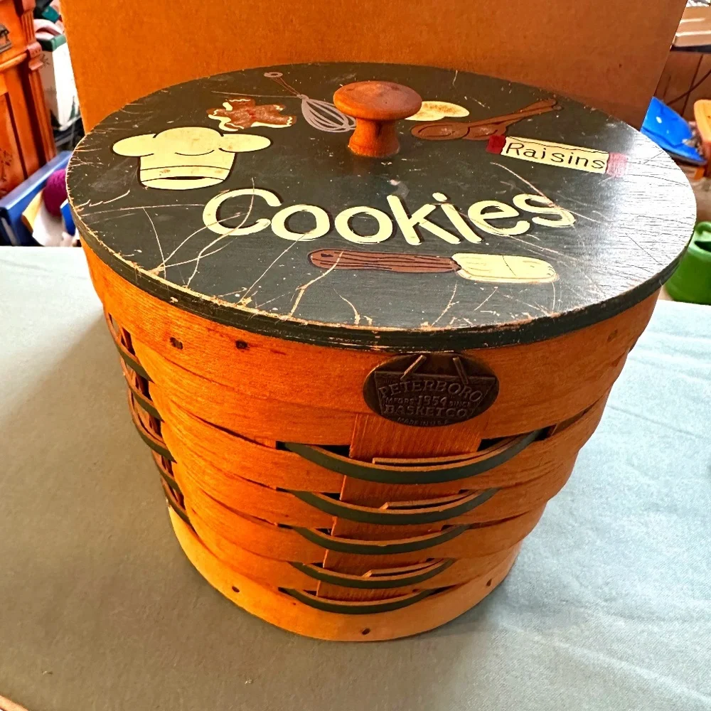 Vintage Petesboro Basket w/Cookie Lid - Picture 1 of 1